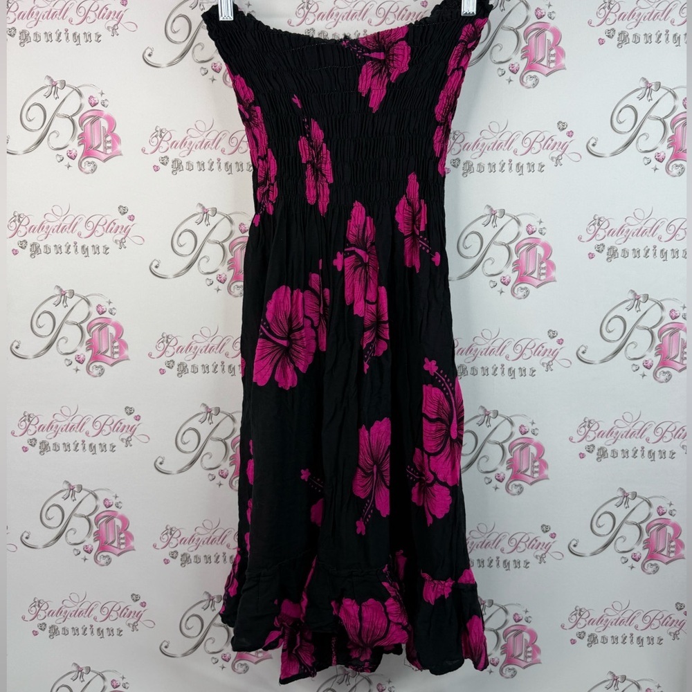 Hawaii dress hibiscus flowers ruffle hem flowy Black and Pink Floral Dress cute